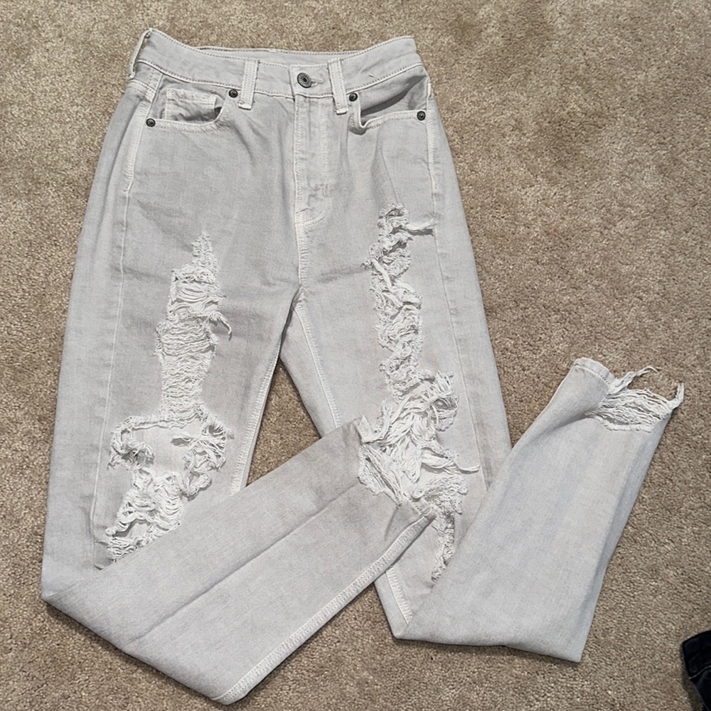 American eagle mom jeans. Size: 000 Regular. Worn once.